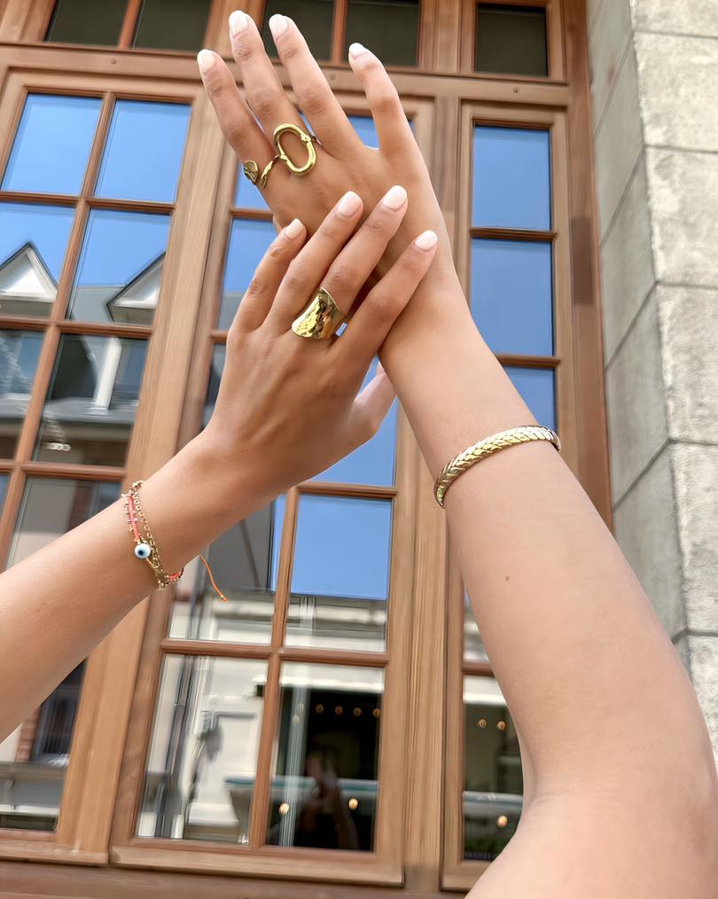 Un voyage, une bague, un souvenir. Capturez l'esprit de l'été avec nos bagues réglables. Prête à ajouter une touche d'élégance à vos escapades ? 🌴
-
One journey, one ring, one memory. Capture the spirit of summer with our timeless rings. Ready to add a touch of elegance to your getaway? 🌴
.
.
.�
#joiellry #bijouxcreateur #madeinfrance #bijouxete #summer2024 #bagueacierinoxydable #baguesreglables #instabijoux #stackingjewelry #bijouxacierinoxydable #waterresistantjewelry #BijouxInoubliables #unforgettablejewels #yourfavoritejewelry #jointhejewelryrevolution #igotmyjewelry