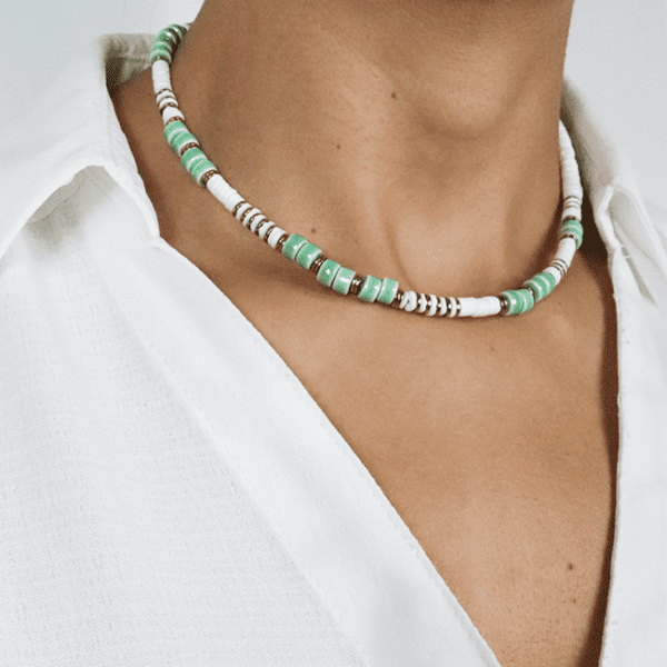 Collier heishi perles blanches turquoise nacrées 2